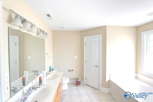 16874 Raspberry Lane, Athens, AL 35613