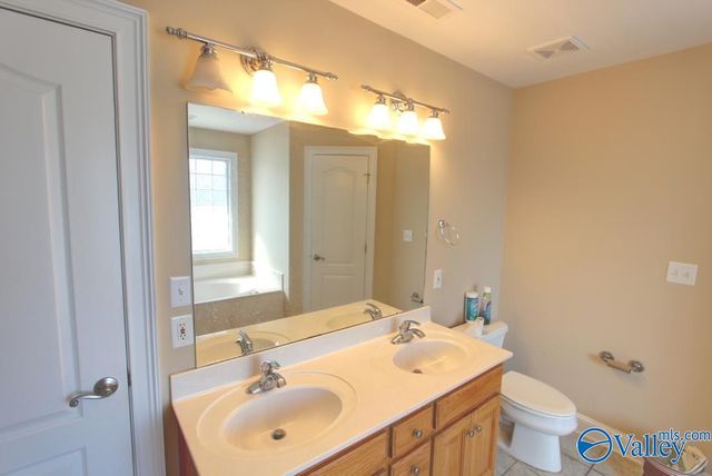 16874 Raspberry Lane, Athens, AL 35613