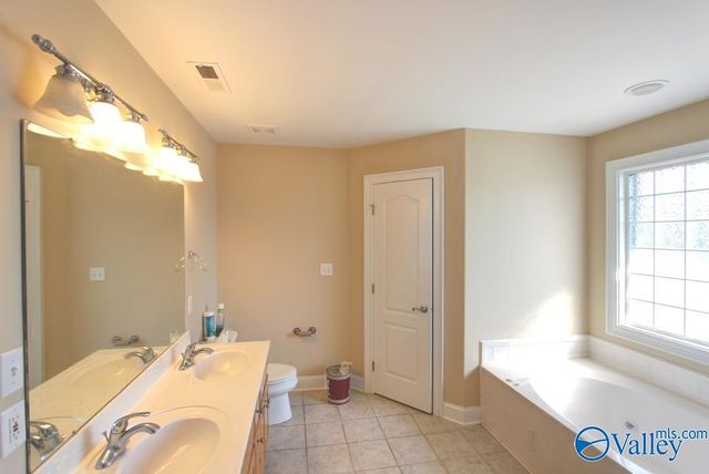 16874 Raspberry Lane, Athens, AL 35613