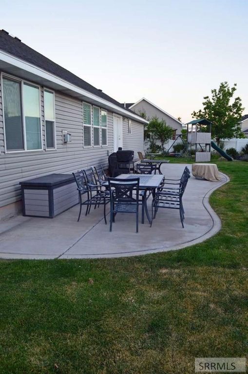 Image 7 of property listing at 5147 Eaglewood Drive, Idaho Falls, ID 83401