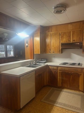 208 Oakdale Rd, Camden, TN 38320