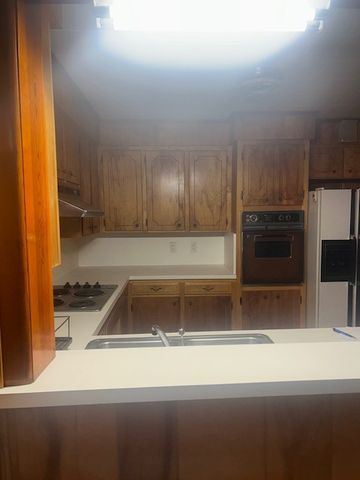 208 Oakdale Rd, Camden, TN 38320