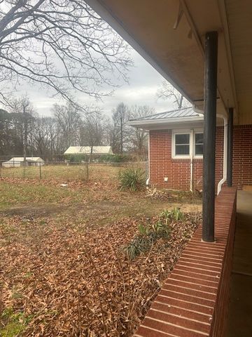 208 Oakdale Rd, Camden, TN 38320