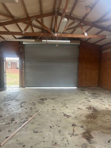 208 Oakdale Rd, Camden, TN 38320