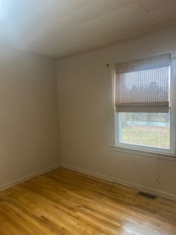 208 Oakdale Rd, Camden, TN 38320