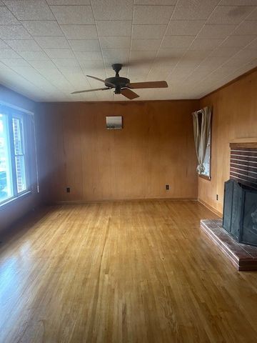 208 Oakdale Rd, Camden, TN 38320