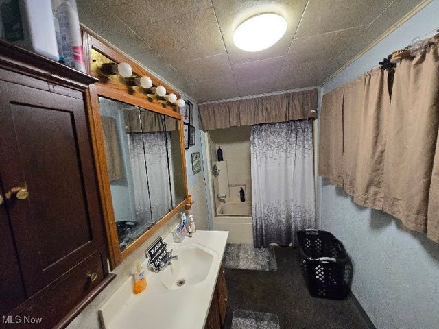 958 Central Avenue, Bellaire, OH 43906