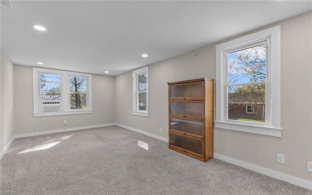 325 Fox Hill RD, Hampton, VA 23669