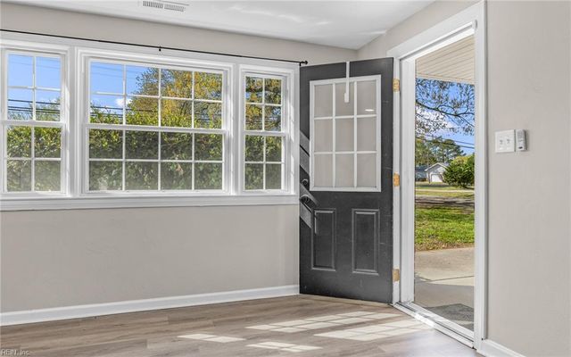 325 Fox Hill RD, Hampton, VA 23669