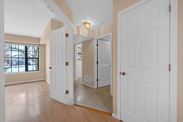 171 N Clare Court, Wood Dale, IL 60191