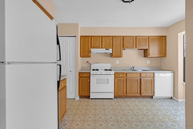 171 N Clare Court, Wood Dale, IL 60191