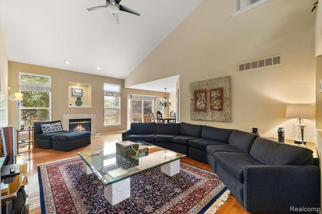 1735 Treyborne Circle, Commerce Twp, MI 48390
