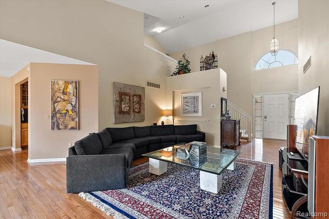 1735 Treyborne Circle, Commerce Twp, MI 48390