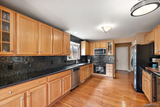 1735 Treyborne Circle, Commerce Twp, MI 48390