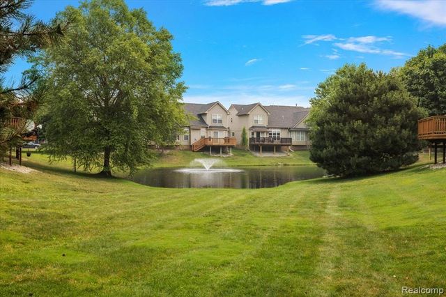 1735 Treyborne Circle, Commerce Twp, MI 48390