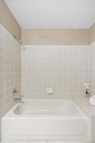 1735 Treyborne Circle, Commerce Twp, MI 48390