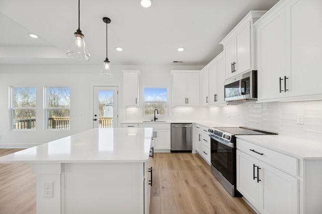 3207 Gravity Drive, Columbia, TN 38401