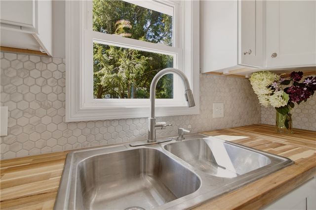 174 Ten Rod Road, Exeter, RI 02822