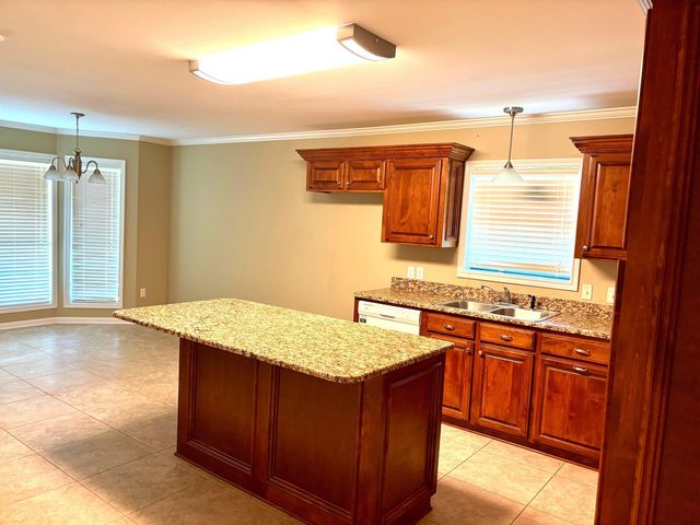 600 Wellington Dr, Houma, LA 70360