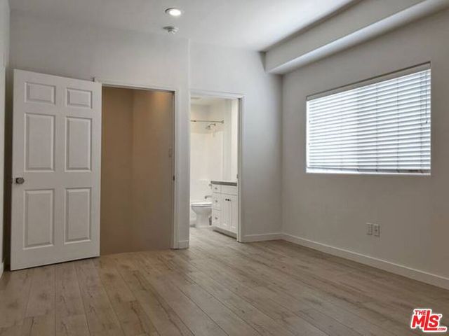 10560 SANTA MONICA 7, Los Angeles, CA 90025