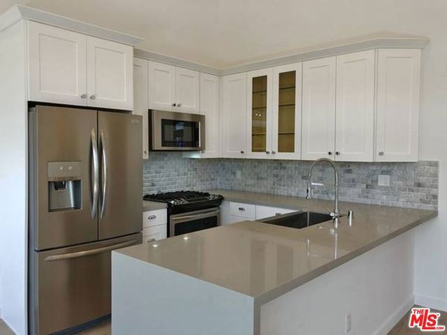 10560 SANTA MONICA 7, Los Angeles, CA 90025