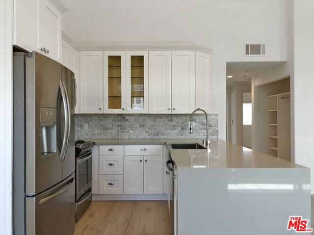 10560 SANTA MONICA 7, Los Angeles, CA 90025