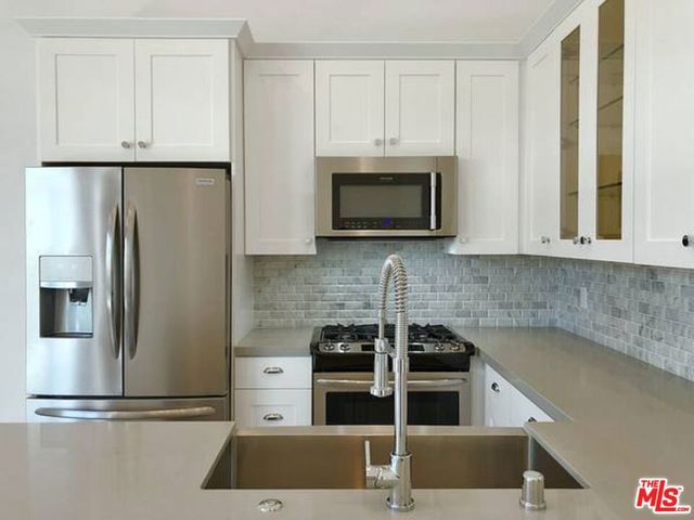 10560 SANTA MONICA 7, Los Angeles, CA 90025