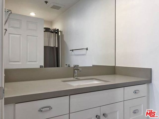 10560 SANTA MONICA 7, Los Angeles, CA 90025