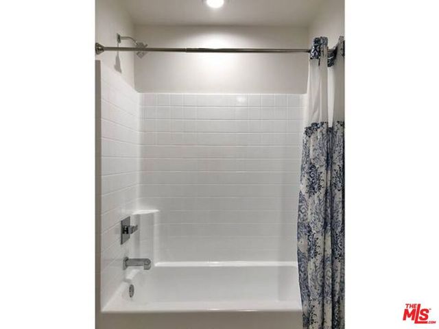 10560 SANTA MONICA 7, Los Angeles, CA 90025