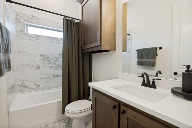 111 Tetrad Circle, Waxahachie, TX 75165