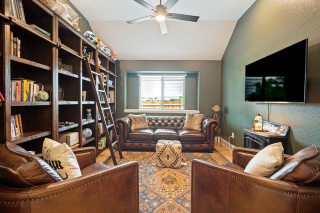 111 Tetrad Circle, Waxahachie, TX 75165