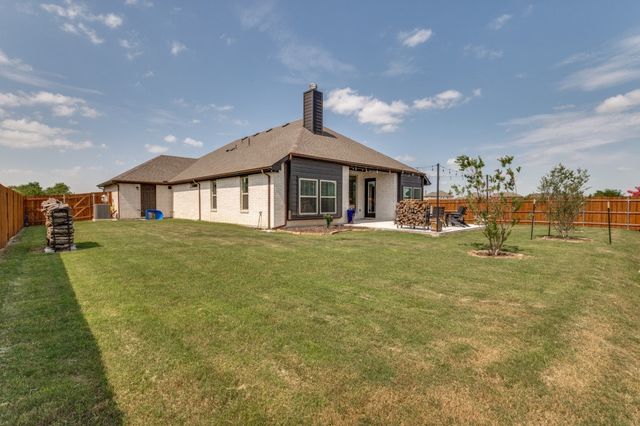 111 Tetrad Circle, Waxahachie, TX 75165