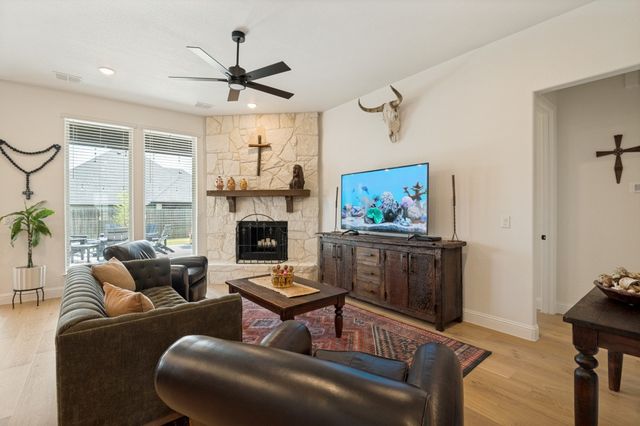 111 Tetrad Circle, Waxahachie, TX 75165