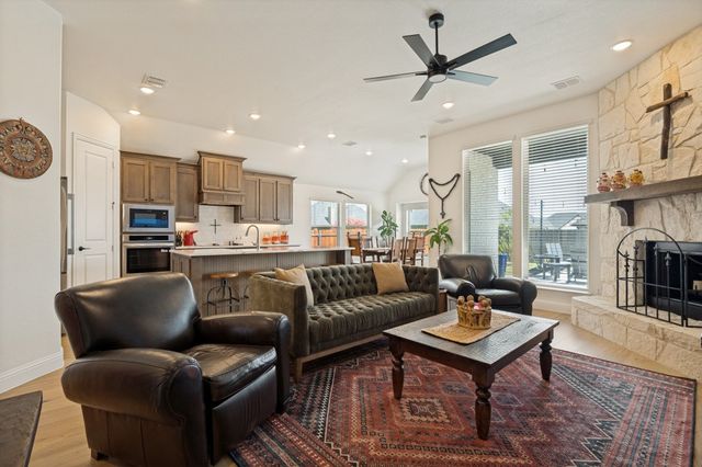 111 Tetrad Circle, Waxahachie, TX 75165