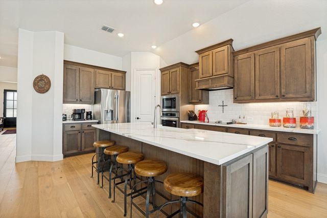 111 Tetrad Circle, Waxahachie, TX 75165
