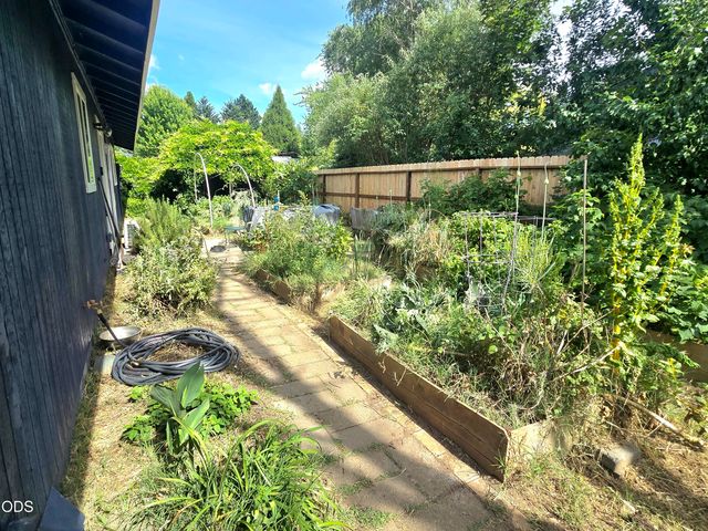 1133 SW Ballinger Drive, Grants Pass, OR 97526