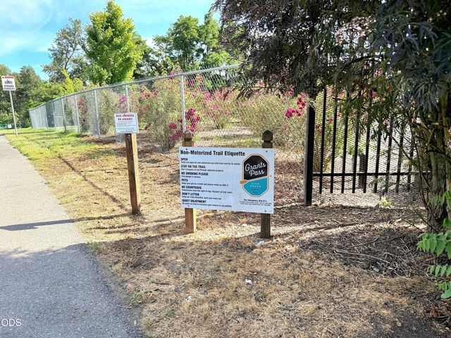 1133 SW Ballinger Drive, Grants Pass, OR 97526