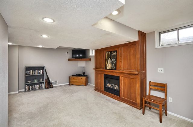 1544 NW 127th Court, Clive, IA 50325