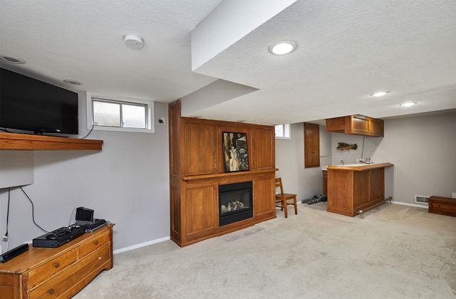 1544 NW 127th Court, Clive, IA 50325