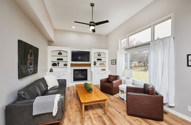 1544 NW 127th Court, Clive, IA 50325