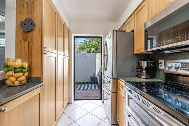563 NE 7th Avenue, Fort Lauderdale, FL 33301