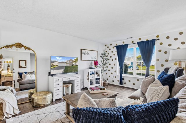 14910 Oak Road, Carmel, IN 46033