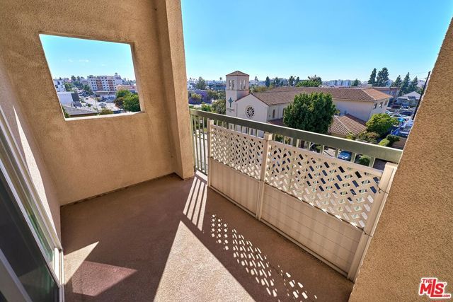 3140 San Marino Street 301, Los Angeles, CA 90006