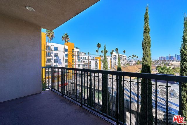 3140 San Marino Street 301, Los Angeles, CA 90006