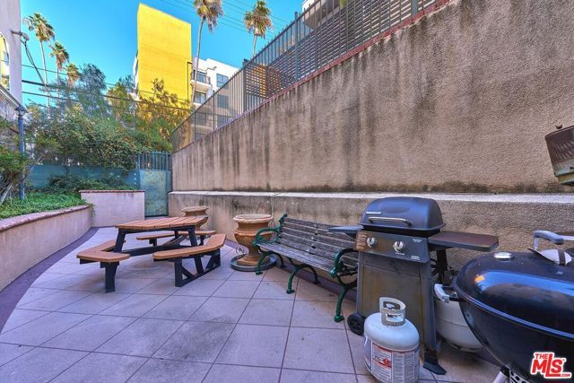 3140 San Marino Street 301, Los Angeles, CA 90006
