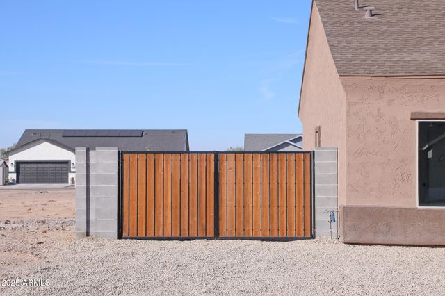 13562 S HUNTINGTON Road, Arizona City, AZ 85123