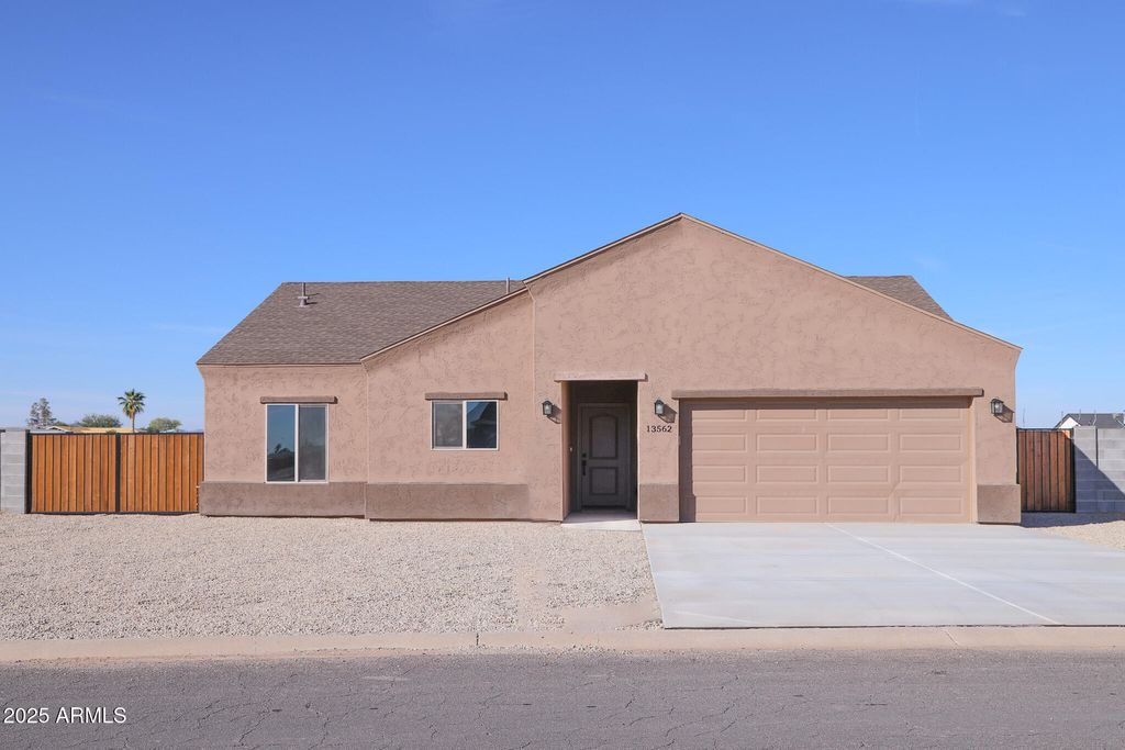 13562 S HUNTINGTON Road, Arizona City, AZ 85123