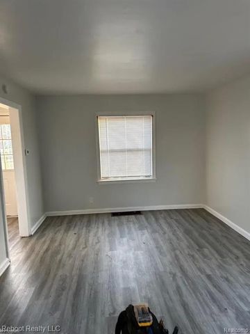 905 Pleasant Street, Saginaw, MI 48602