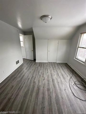 905 Pleasant Street, Saginaw, MI 48602