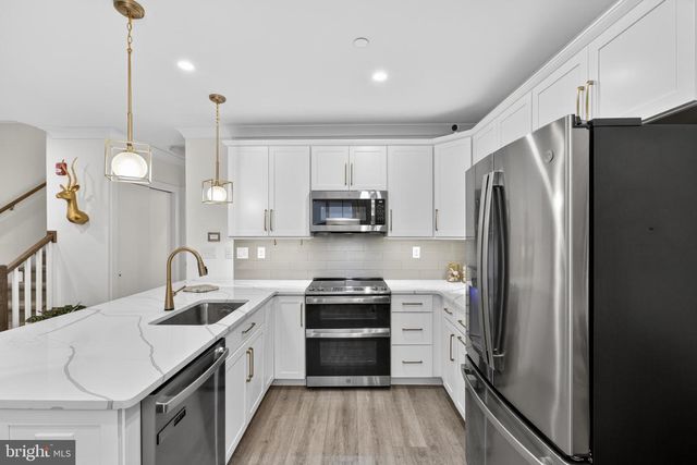 905 RIVERPLACE DR, Conshohocken, PA 19428